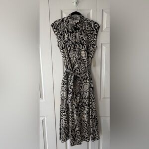 Elan Black and Cream Printed Cap-Sleeve Midi Dress
Size M
NWT
Smoke Free Home